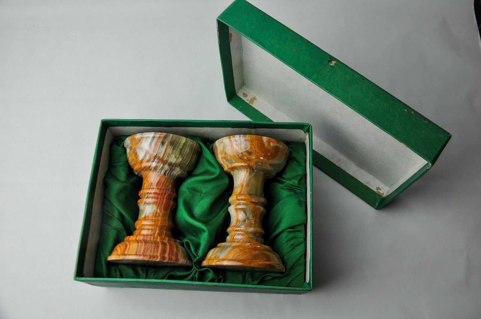 photo furniture Pair Of Onyx And Brass Candle Holders, Italy, 1980