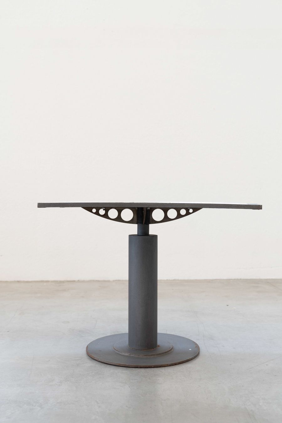 Table With Tiled Mosaic Top, Single Flat Central Leg, Round In Iron, 1950 photo vinterior