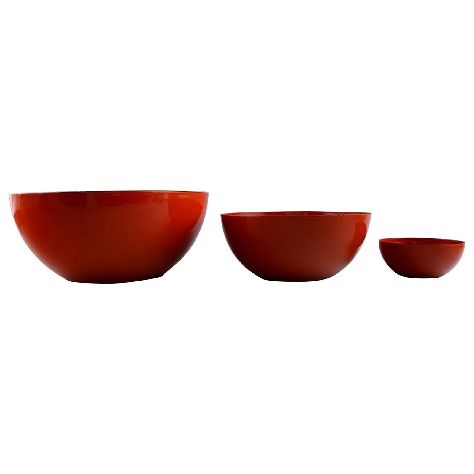 Kaj Franck, Finnish Designer Three Red Bowls In Enameled Metal, Finel, Finland