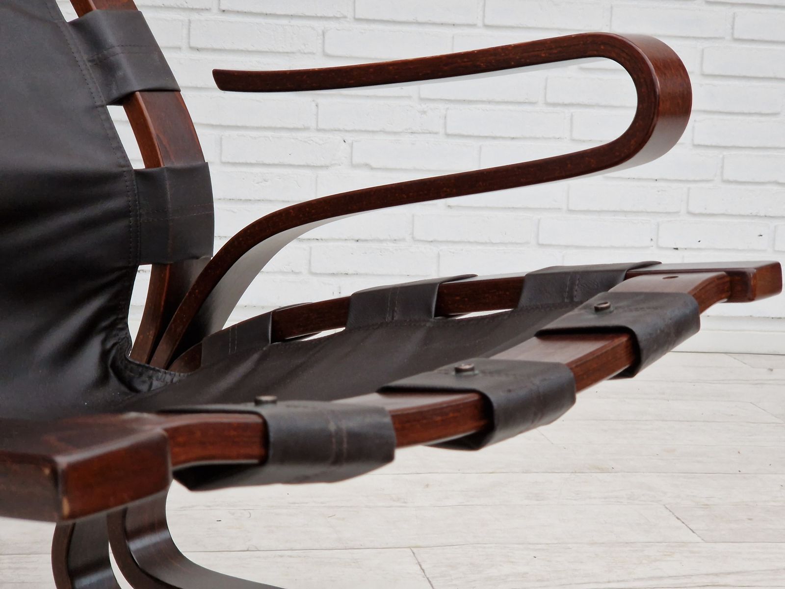 photo vintage 1970s, Norwegian Design, Lounge Chair Model "Kengu" By Else And Nordahl Solheim For Rybo Rykken.