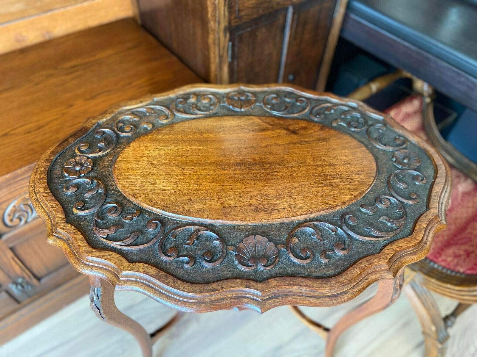 photo furniture Antique Victorian Mahogany Oval Foliate Carving Window Table / English 19th Century