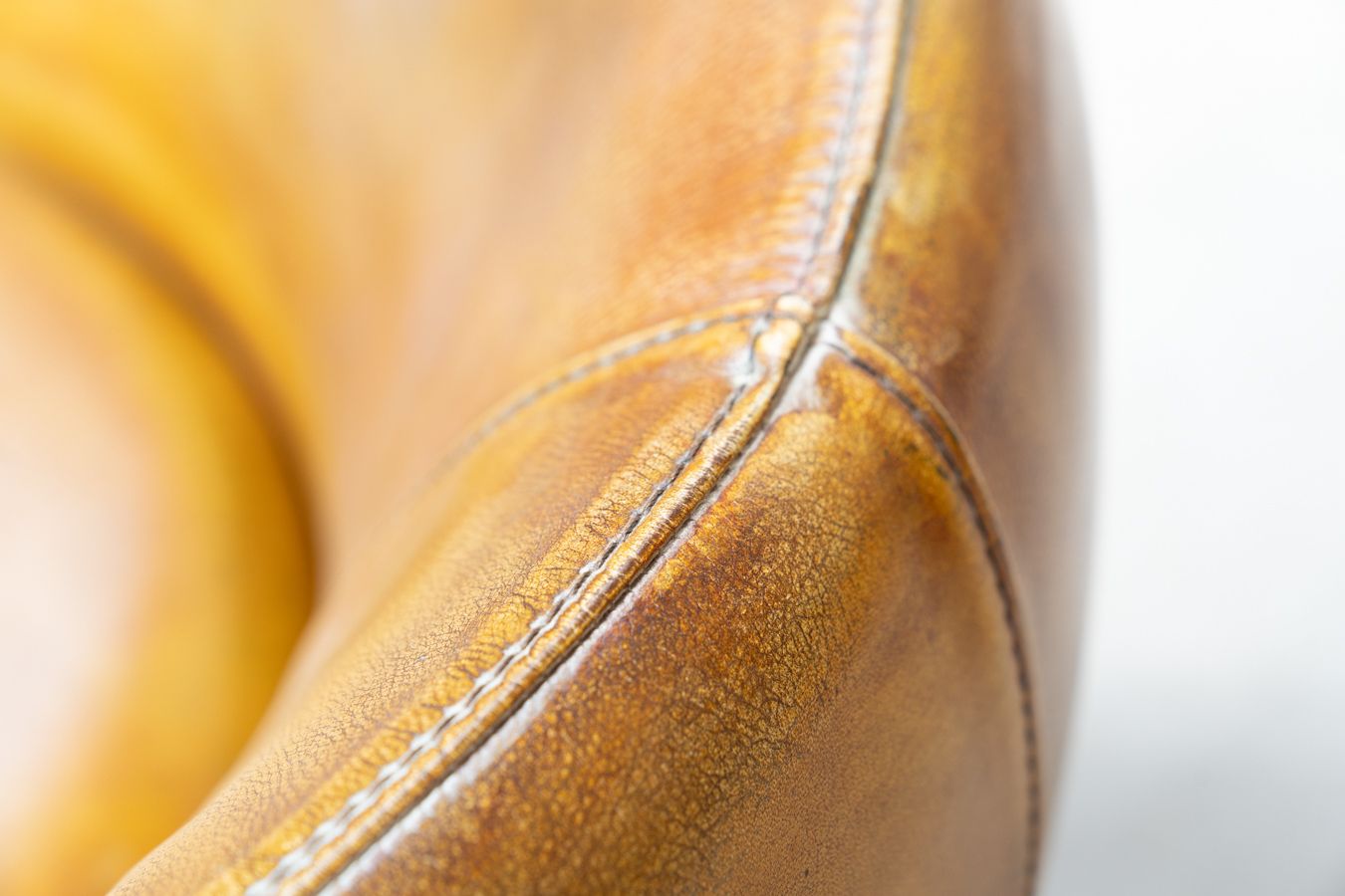 3087.0 Swivel Leather Armchairs From The 2000s photo