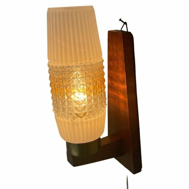 Vintage 50's Mcm Wall Mounted Lamp   Wooden Frame And Brass Detailing   Pressed Glass Shade