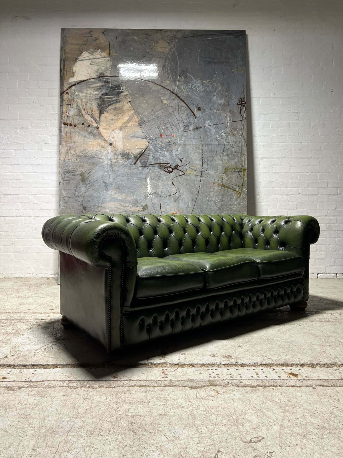 Lovely Twice Loved Forest Green Leather Chesterfield 3 Seat Sofa photo for sale