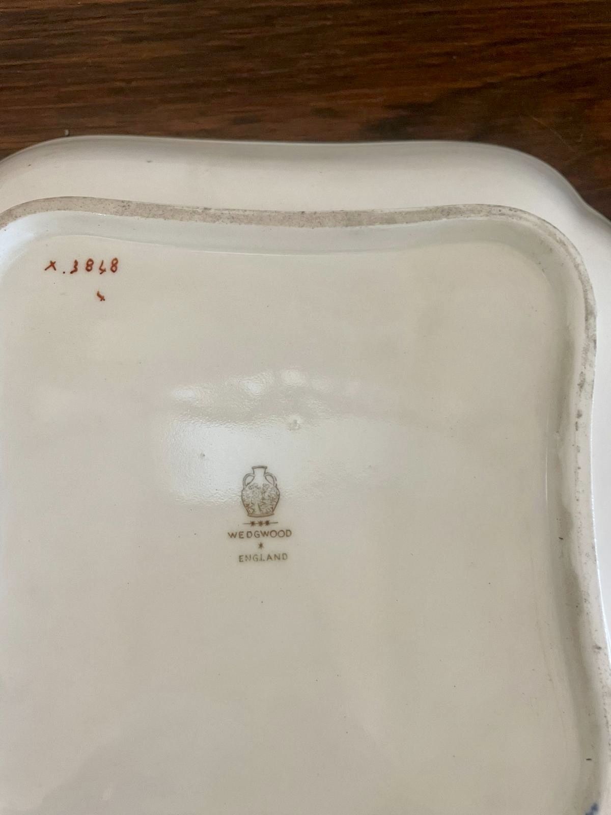 Superb Quality Pair Of Antique Early 20th Century Hand Painted Wedgwood Shaped Dishes photo vinterior