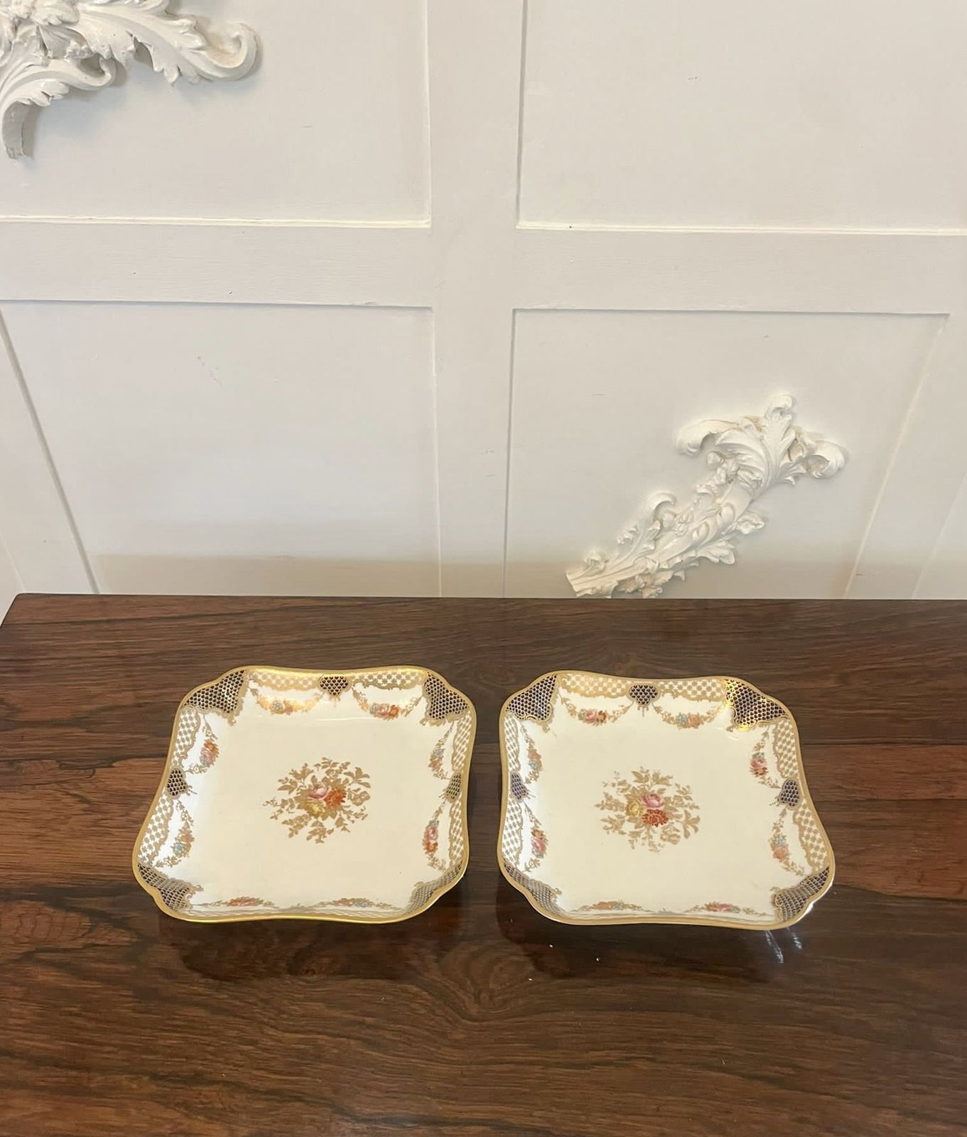 Superb Quality Pair Of Antique Early 20th Century Hand Painted Wedgwood Shaped Dishes