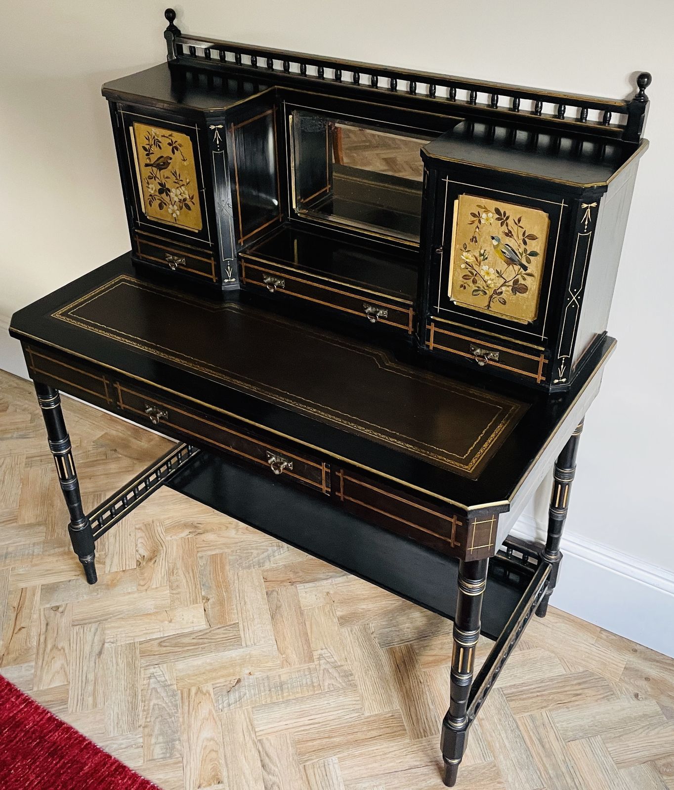 photo vinterior Bonheur Du Jour From Victorian Aesthetic Period