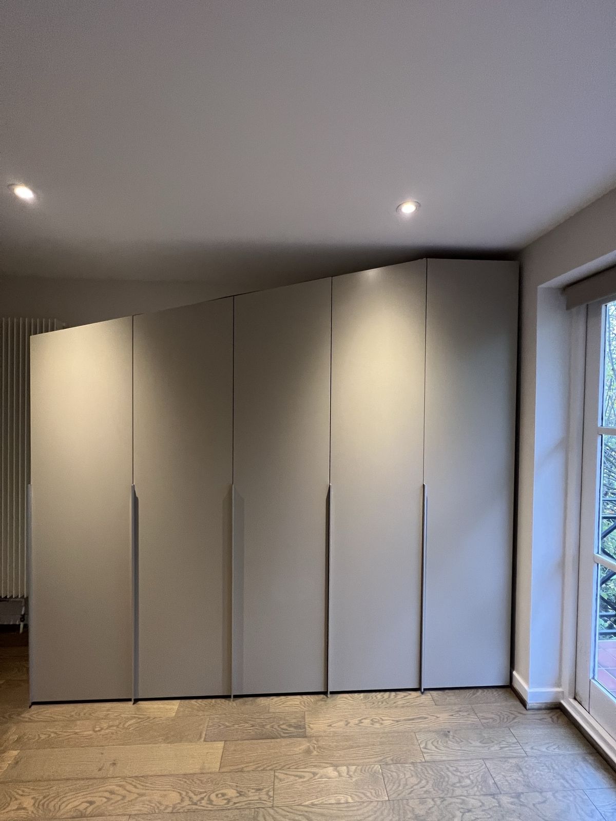 Carrée Custom Made Multifunctional Wardrobe 5 Doors With Various Sections, Lacquered (Chaplins) Rrp £9,500