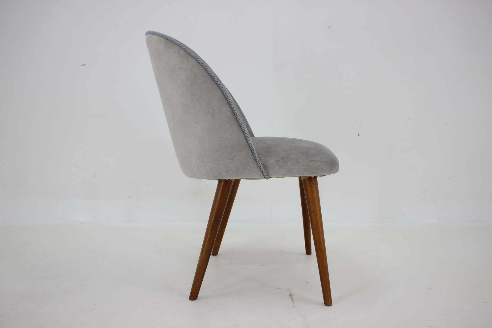 photo vinterior 1960s Restored Side Or Desk Lounge Chair, Czechoslovakia