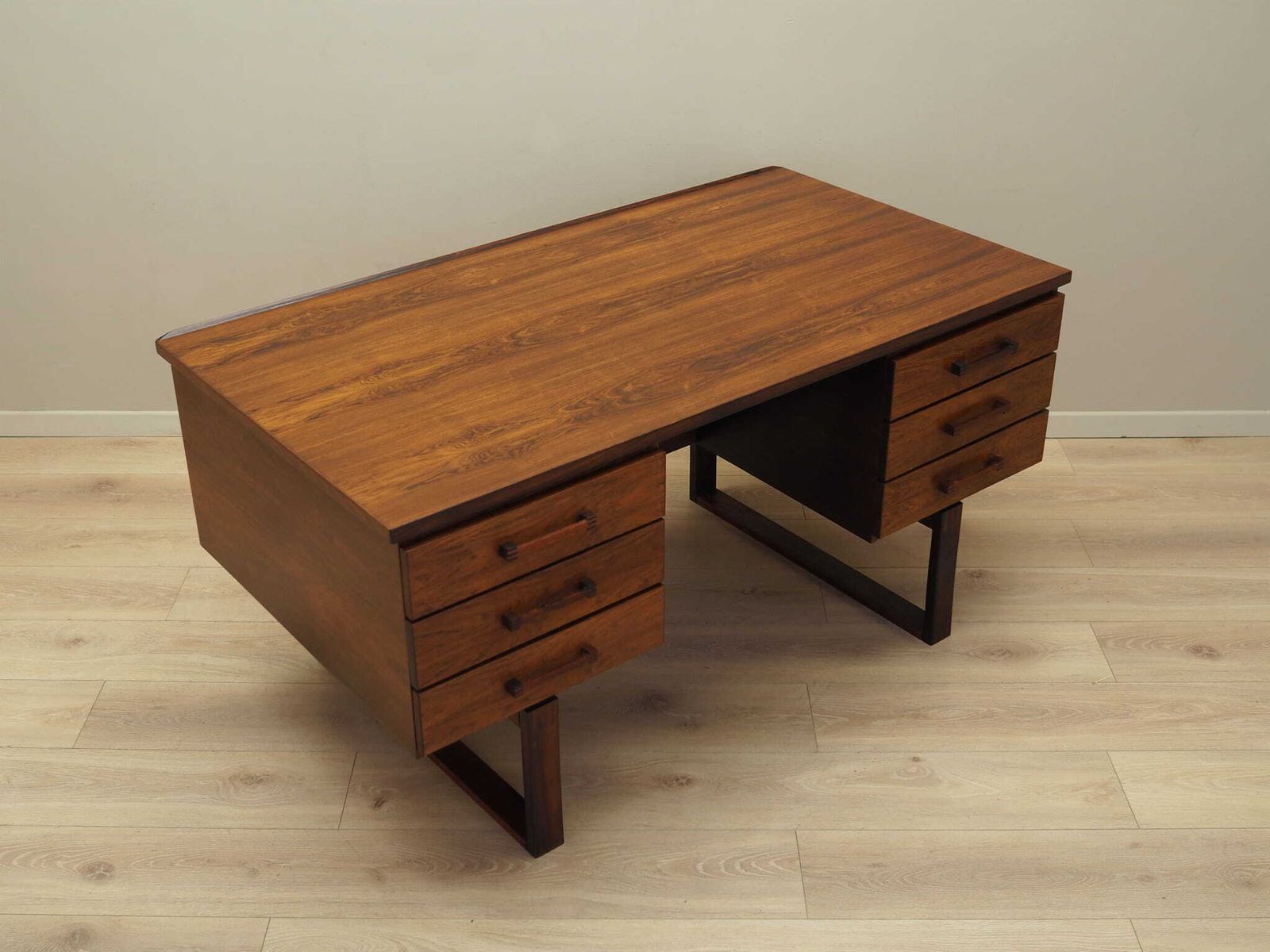 Vintage Desk, Danish Design, 1960s, Designer: Torben Valeur & Henning Jensen, Manufacturer: Dyrlund photo vinterior