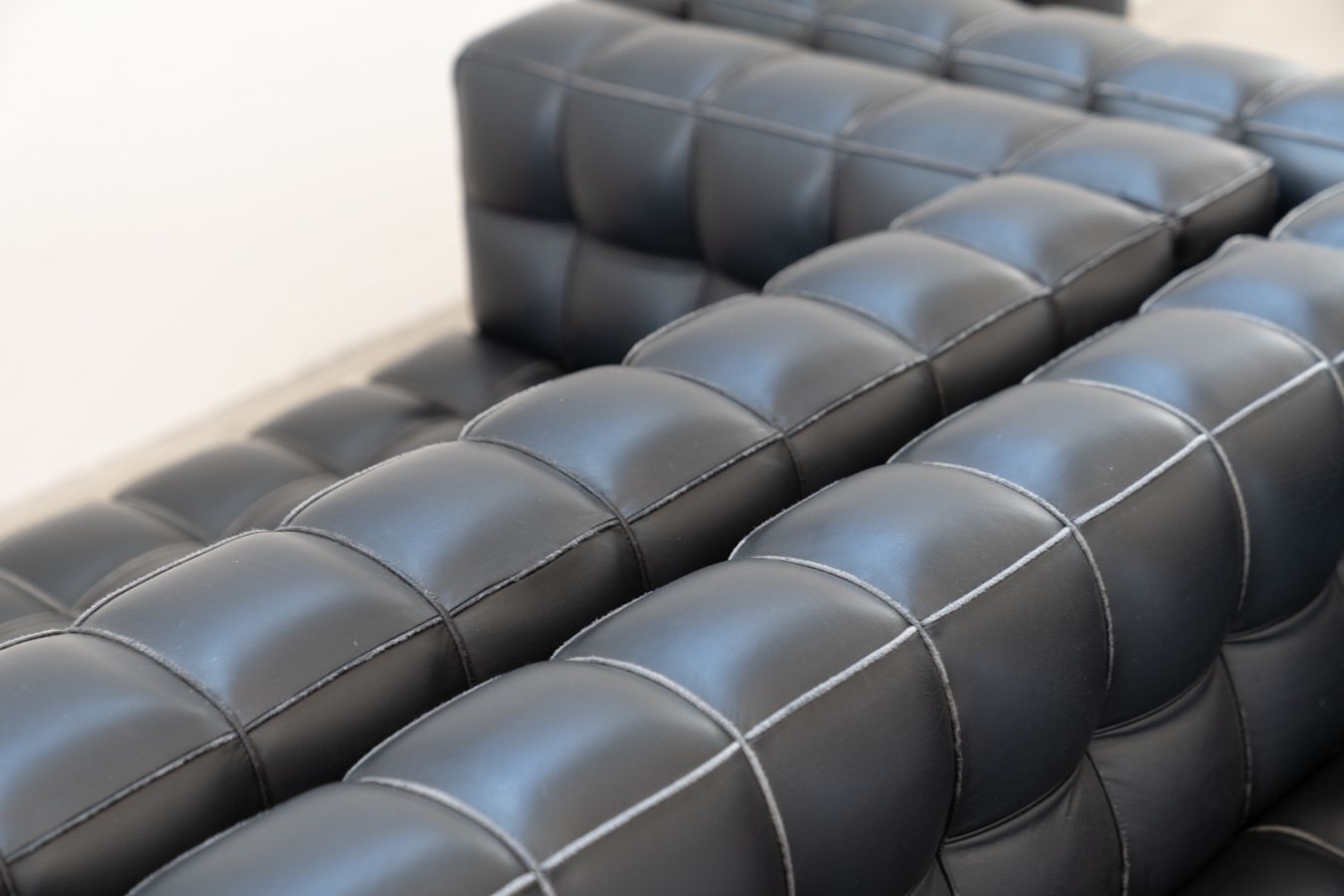 photo vinterior Kubus Sofas, Two Seater By Josef Hoffmann For Wittmann, 1980s, Set Of 4