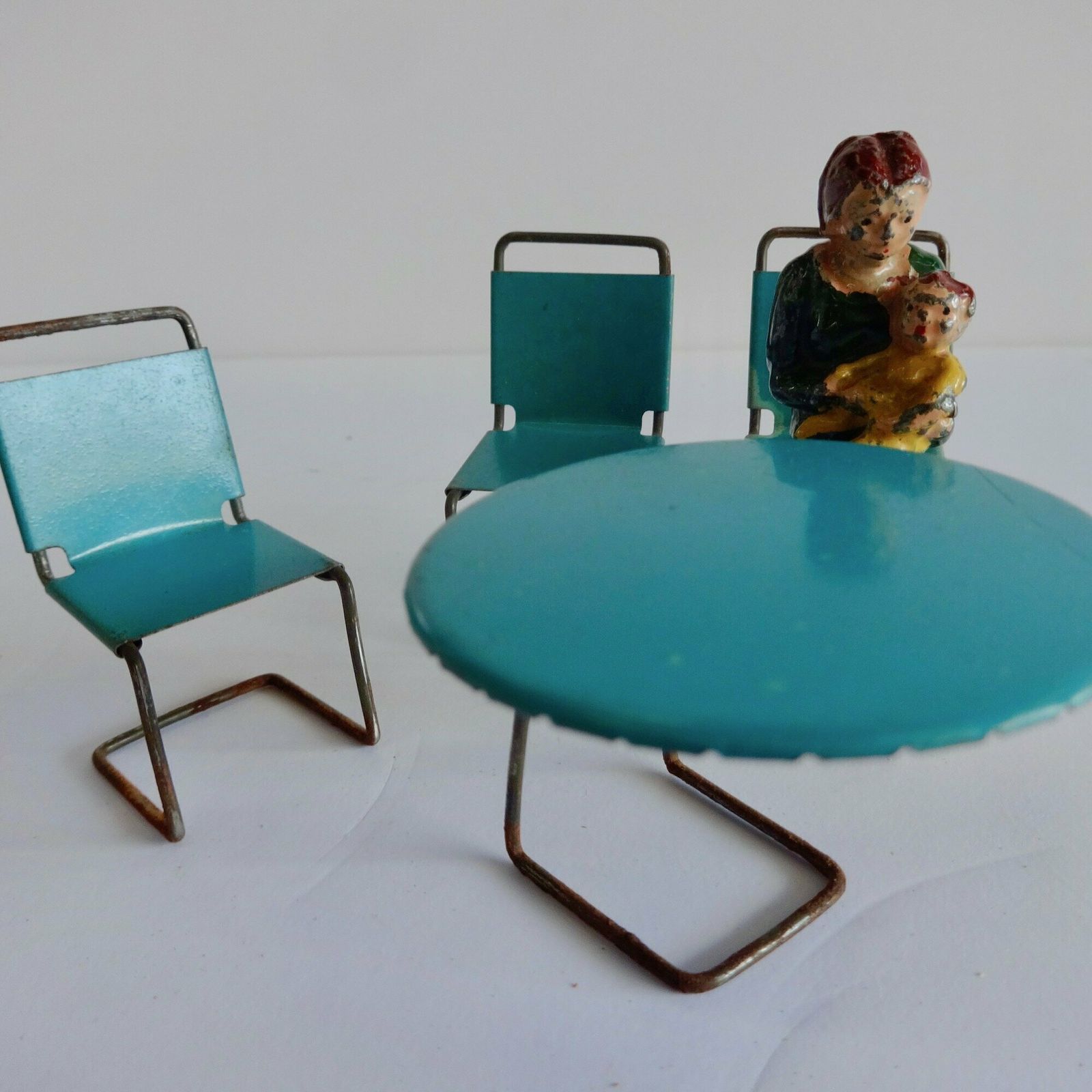 Bahaus Dolls Furniture Marcel Breuer Cesca Chairs photo vinterior