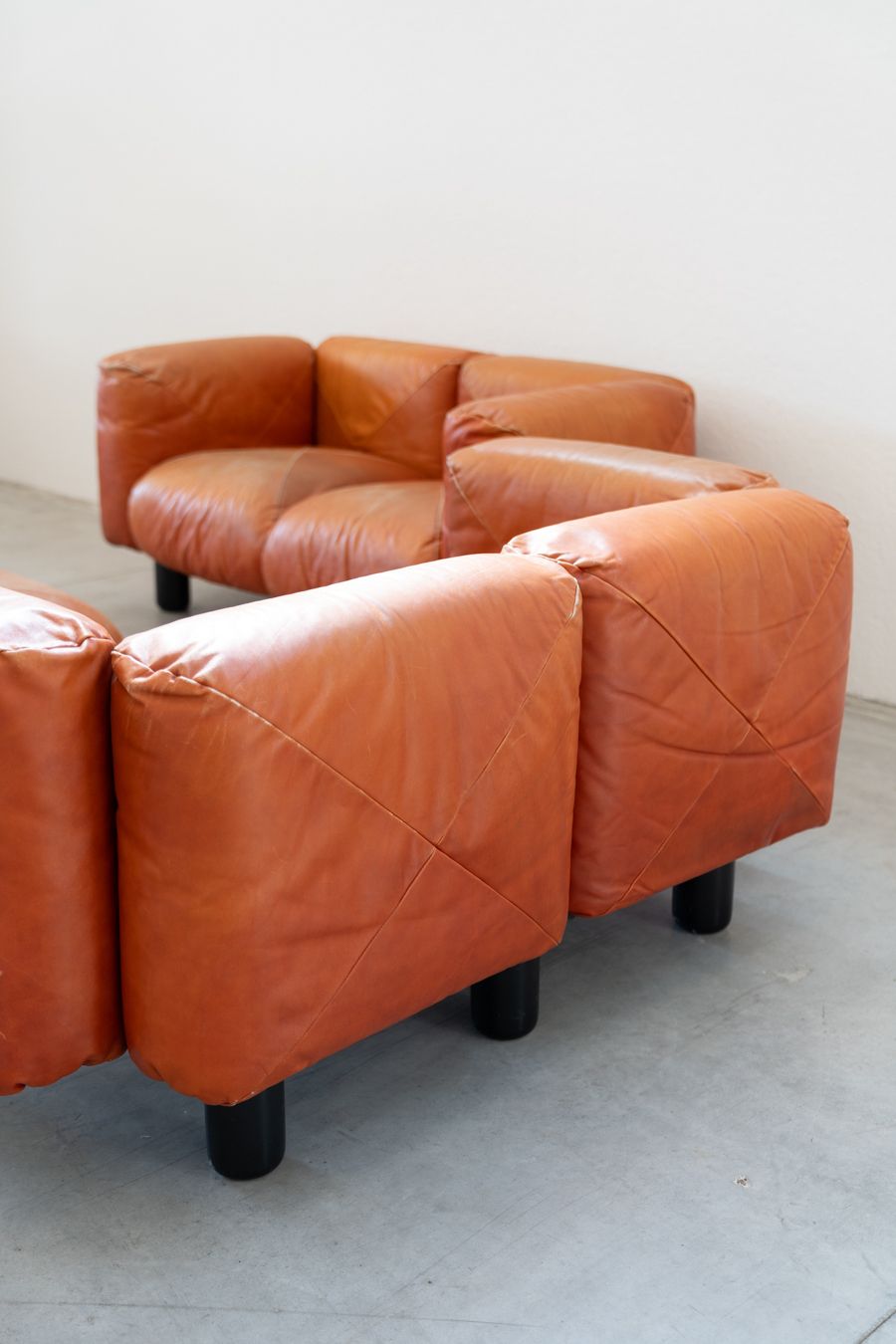 photo furniture Marius&Marius Orange Leather Sofas And Poufs By Mario Marenco For Arflex – Techniform 70s Collection