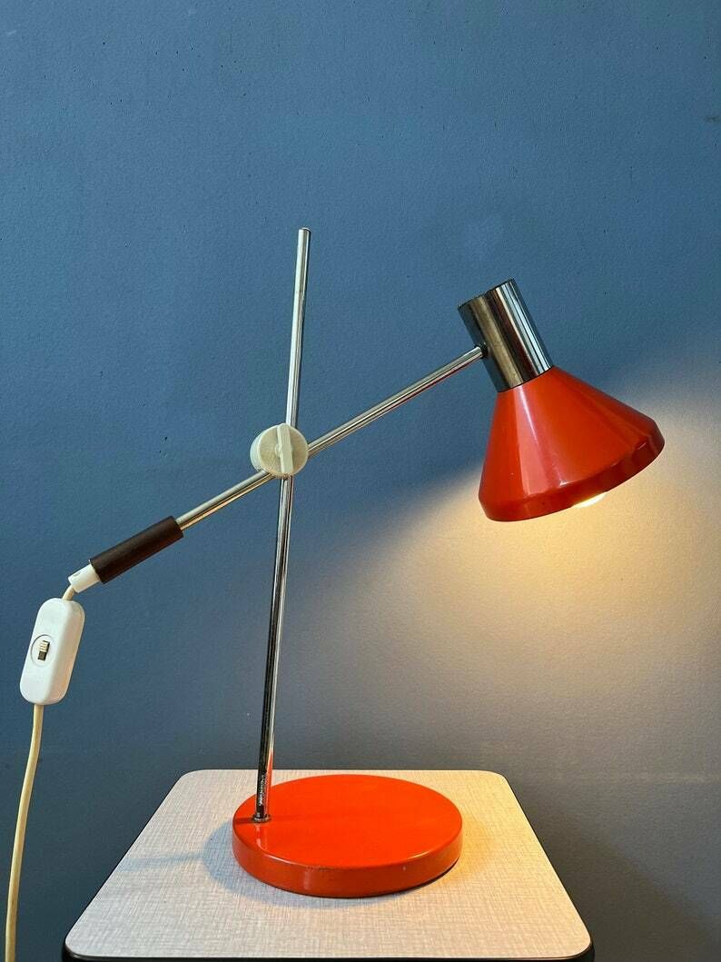 Rode Mid Century Bureaulamp | Scharnierende Tafelarm | Chroom Space Age Lamp photo furniture