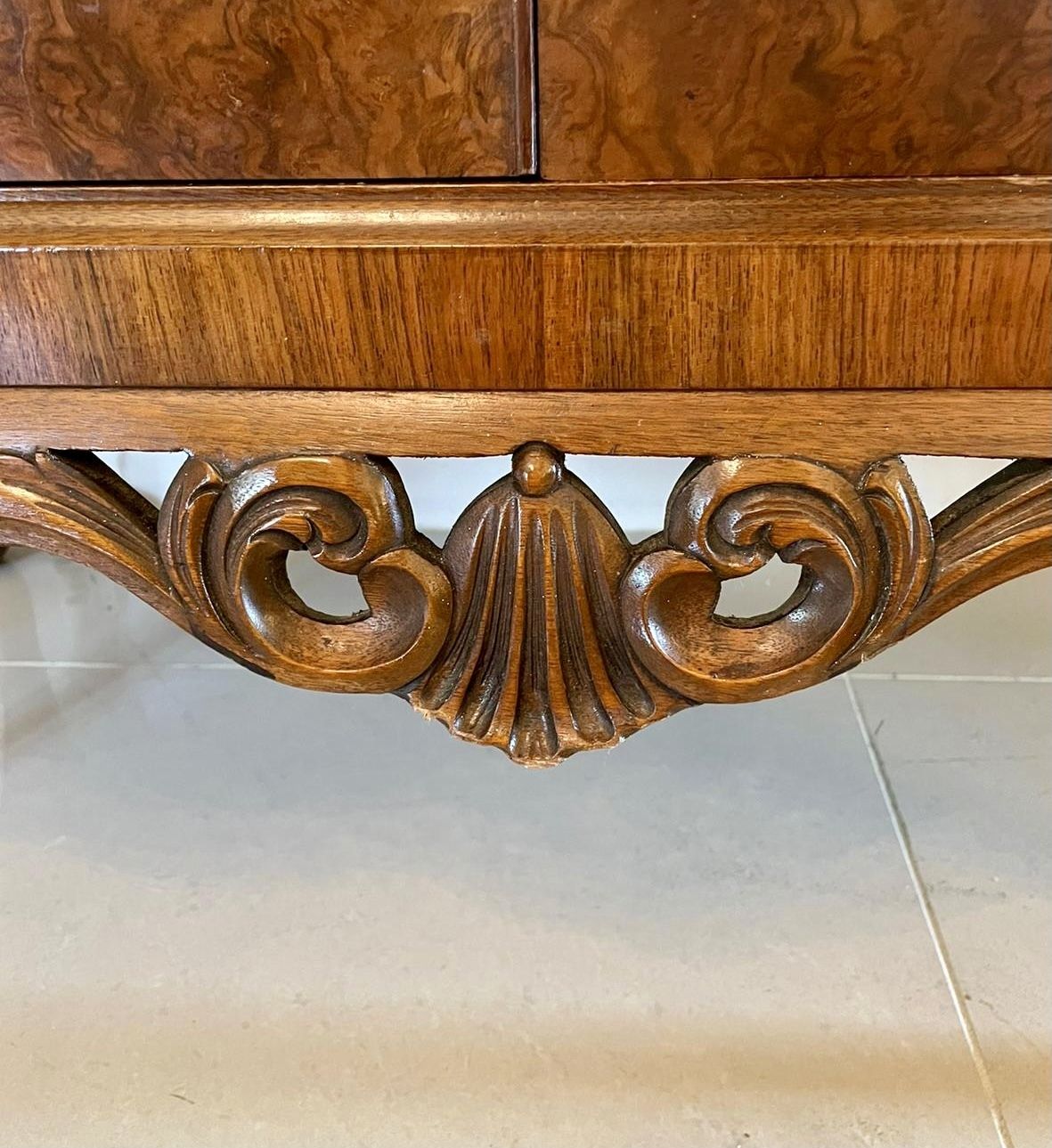 photo vinterior Outstanding Quality Antique Burr Walnut Cocktail Cabinet