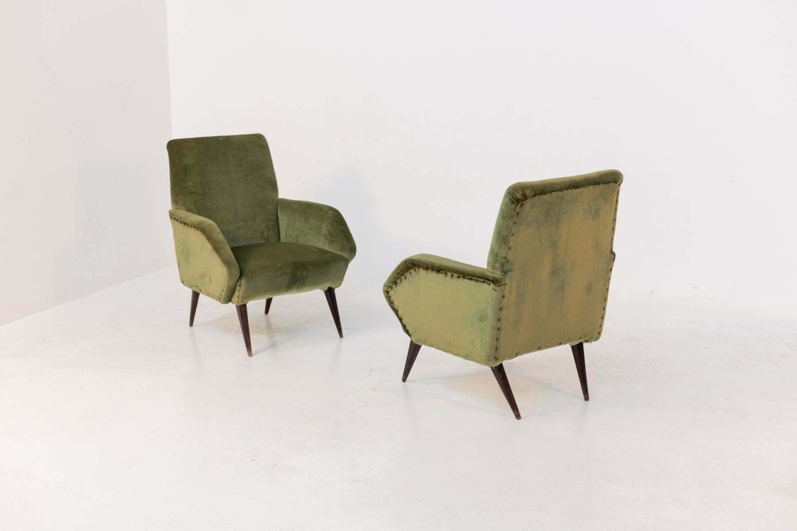 photo buy Italian Armchairs In Green Velvet And Wood