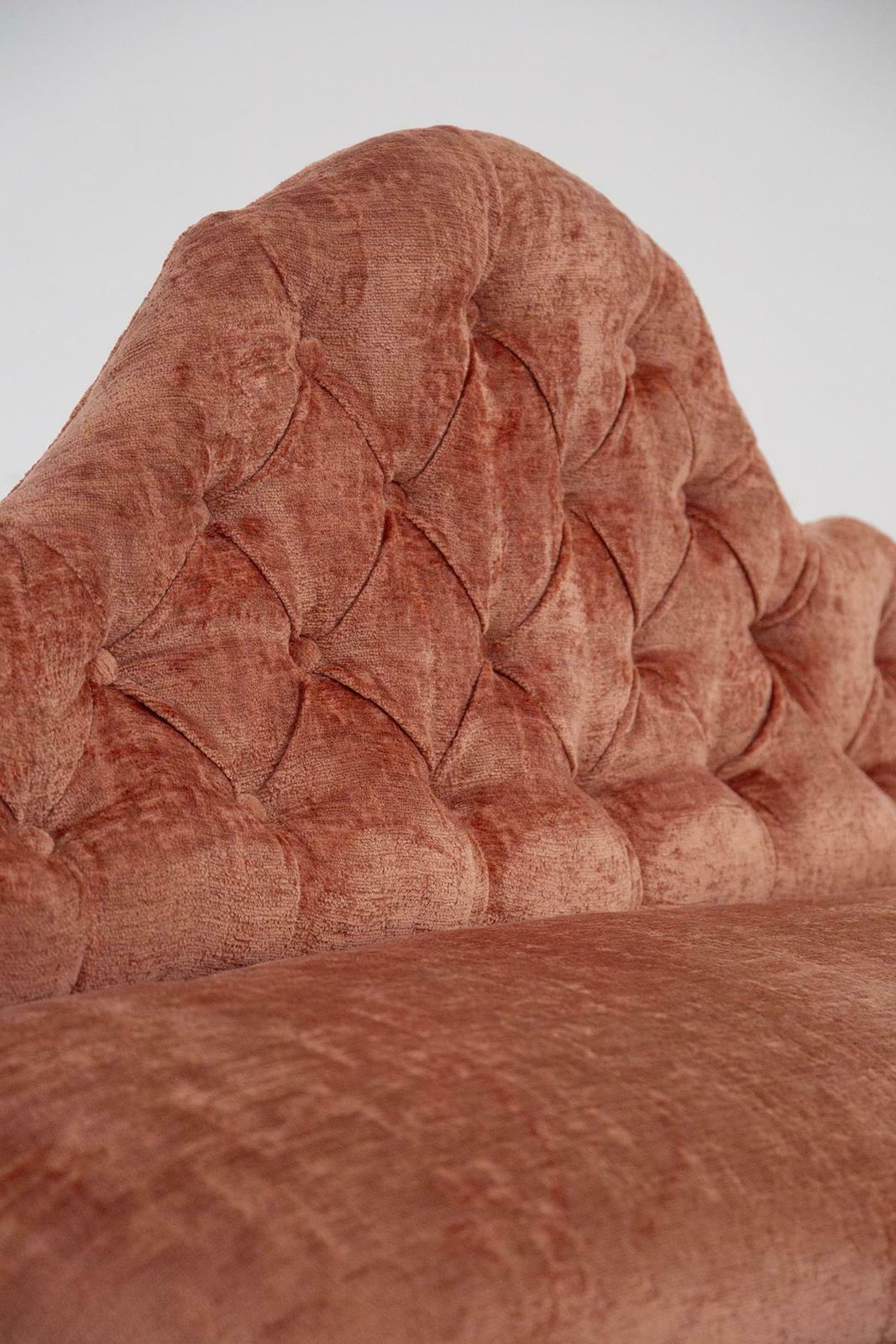 Italian Damask Fabric Capitonnè Sofa photo furniture