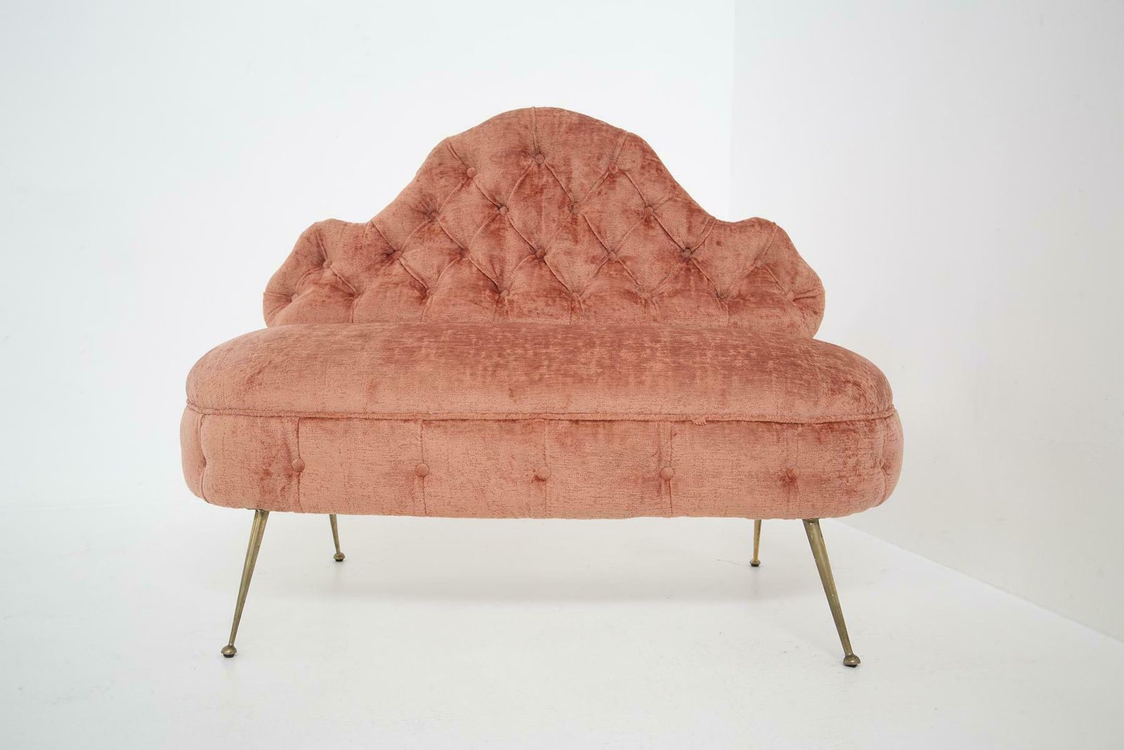 photo vinterior Italian Damask Fabric Capitonnè Sofa