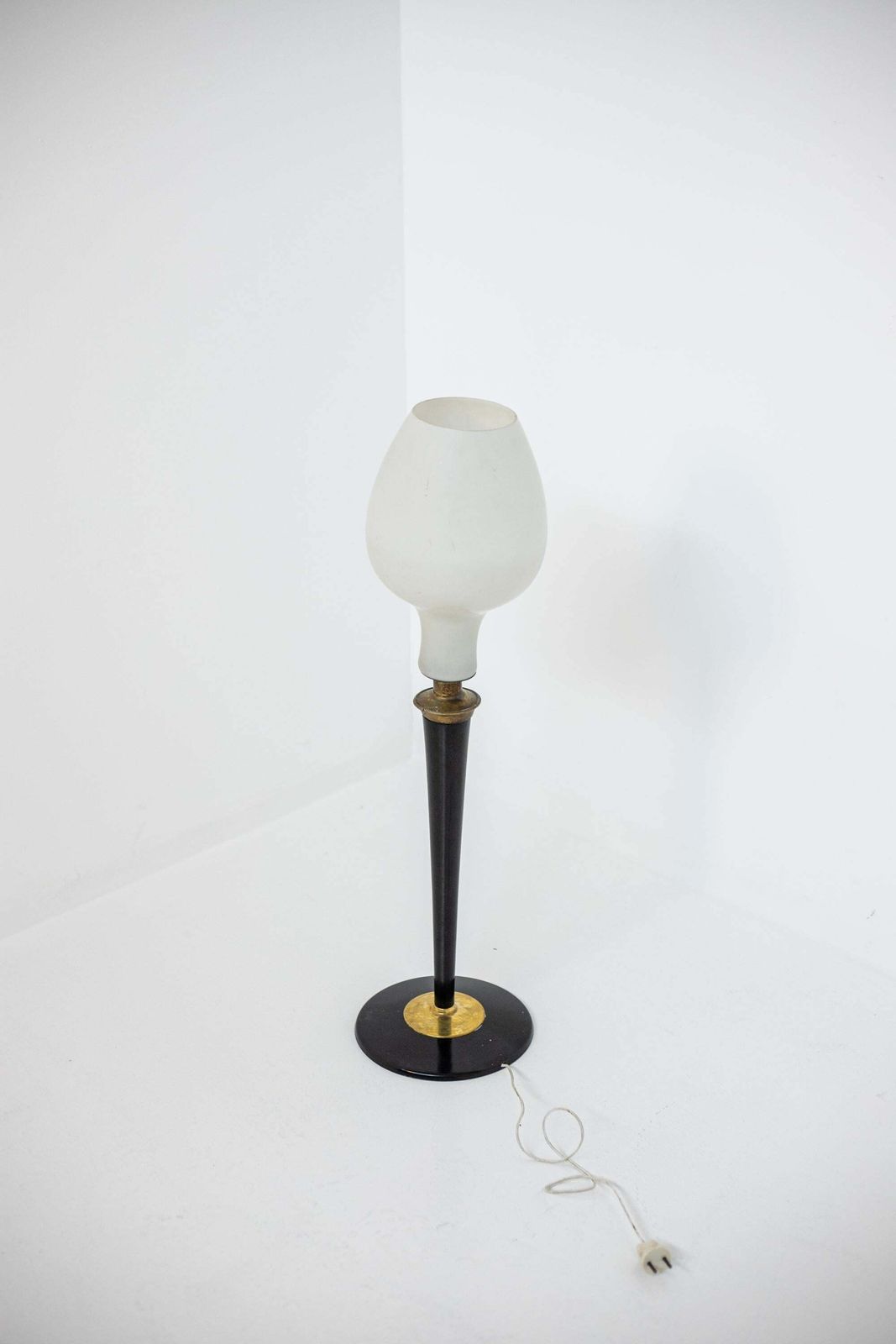 photo furniture Large Italian Table Lamp In Opal Glass And Wood And Brass
