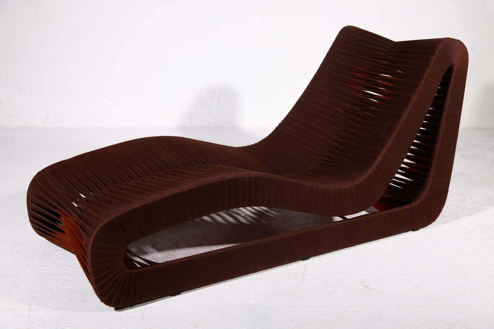 8668.0 Mid Century Modern Soft Ergodynamic Daybed, Lounge Chair photo