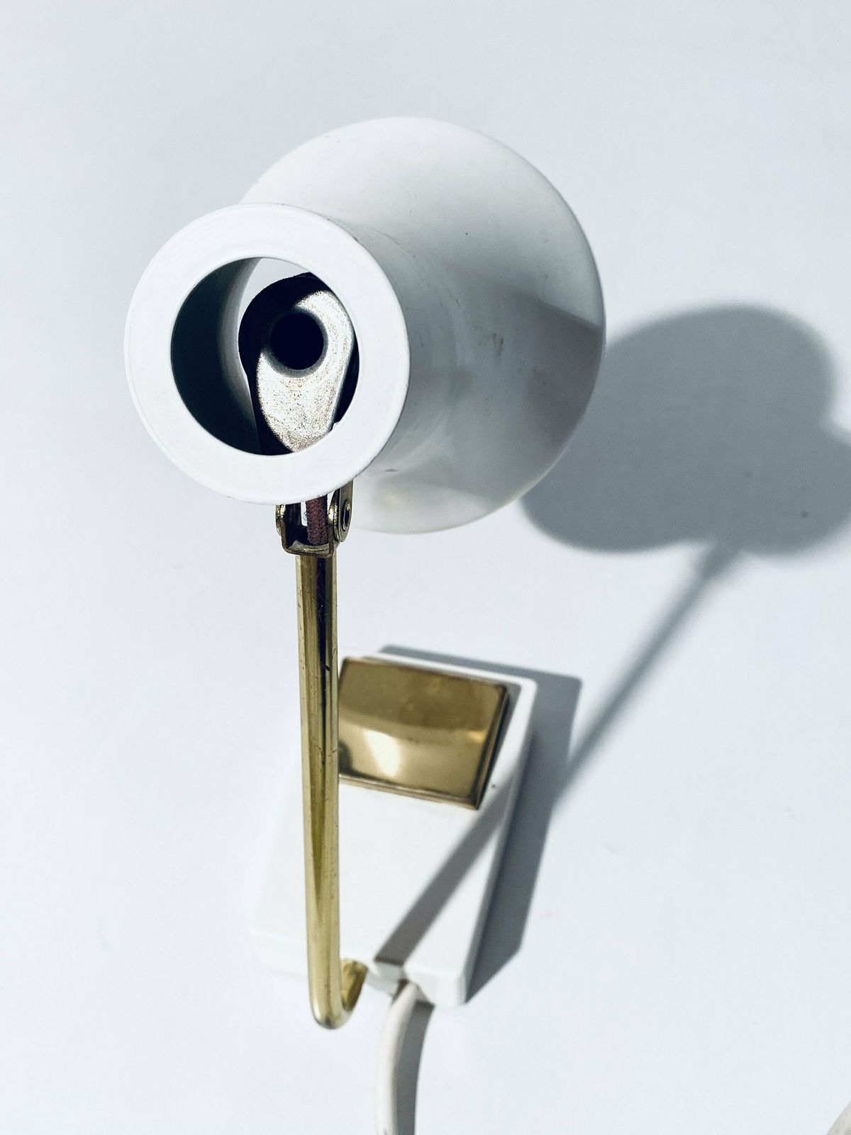 Small Mid Century White Metal Table Lamp / Bedside Lamp / Vintage 1950s Decor photo 70.0