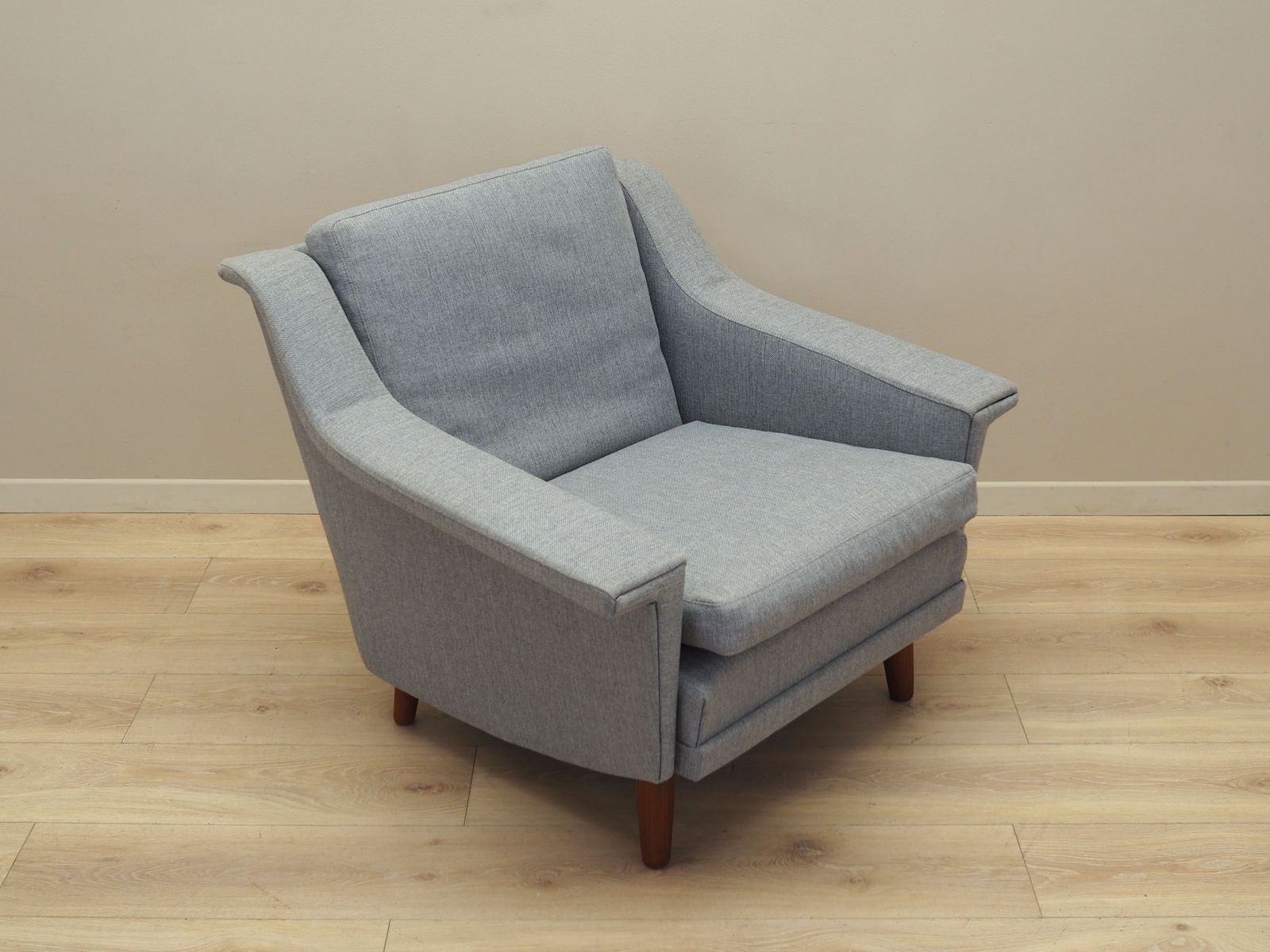 photo for sale Grijze Fauteuil, Deens Design, Jaren 1960, Productie: Denemarken