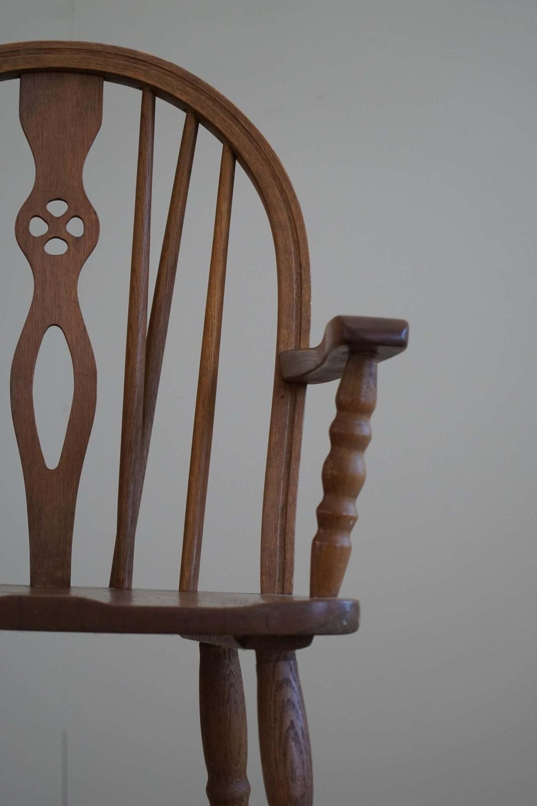 photo furniture Windsor Armchair In Oak, English Edwardian, 19th Century
