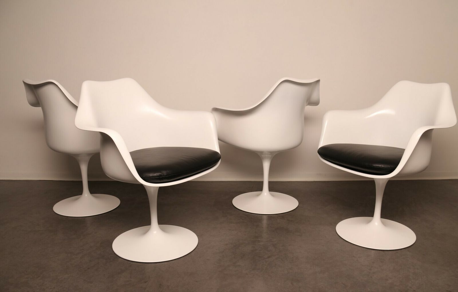 4 Tulip Dining Chairs With Armrests By Eero Saarinen For Knoll   Us   1960's photo 1675.0