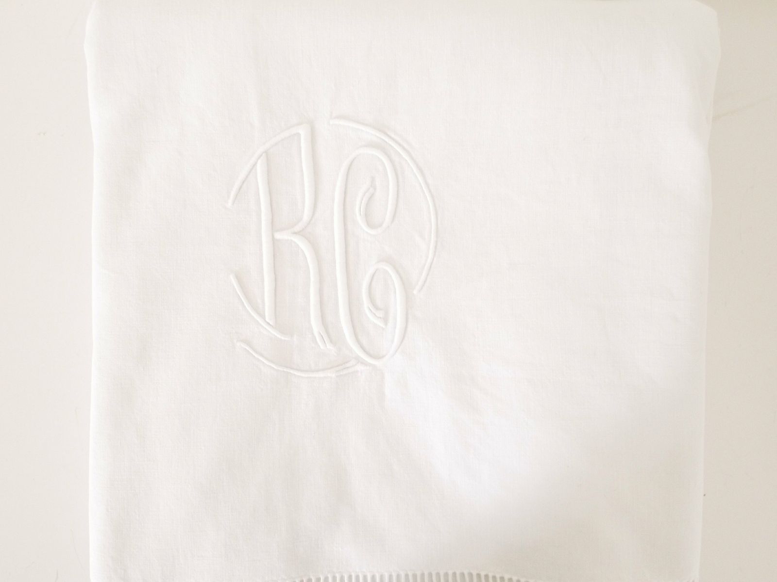 French Linen Sheet Antique Linen, Oval Monogrammed "Rc" Queen Size Excellent Condition photo Textiles
