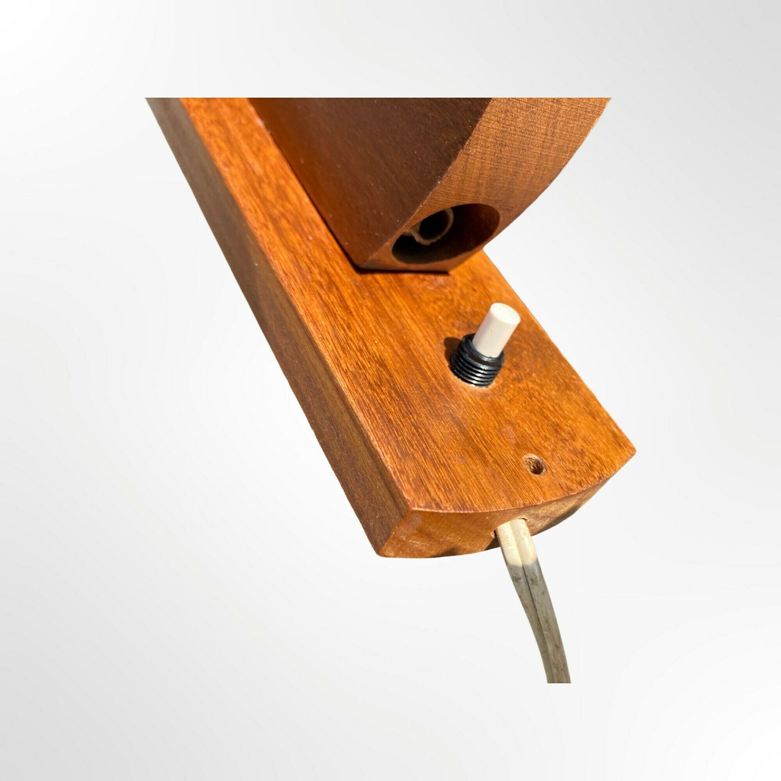 Mid Century Teak Danish Design Wall Lamp | Vintage Wall Lamp Made Of Teak Wood | In Perfect Condition | Wall Mounted Arm Lamp, Danish Modern photo for sale