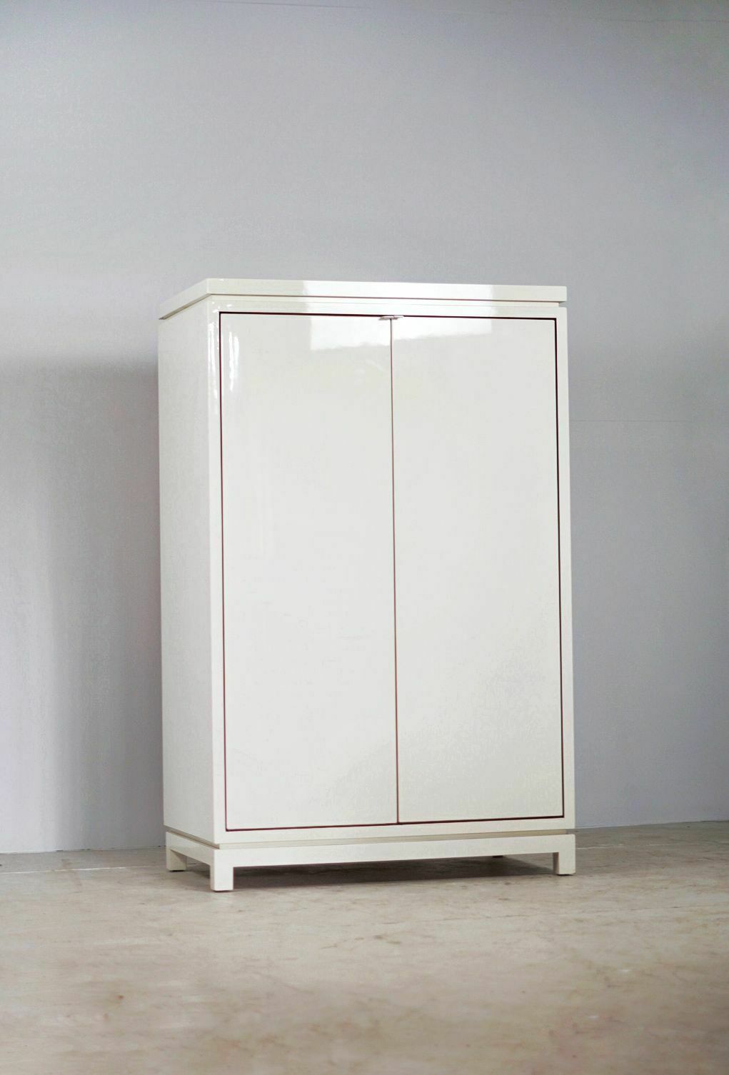 Decoene Voor Emiel Veranneman, Wit Gelakt Eikenhouten Kabinet, België, Jaren 1960 photo furniture
