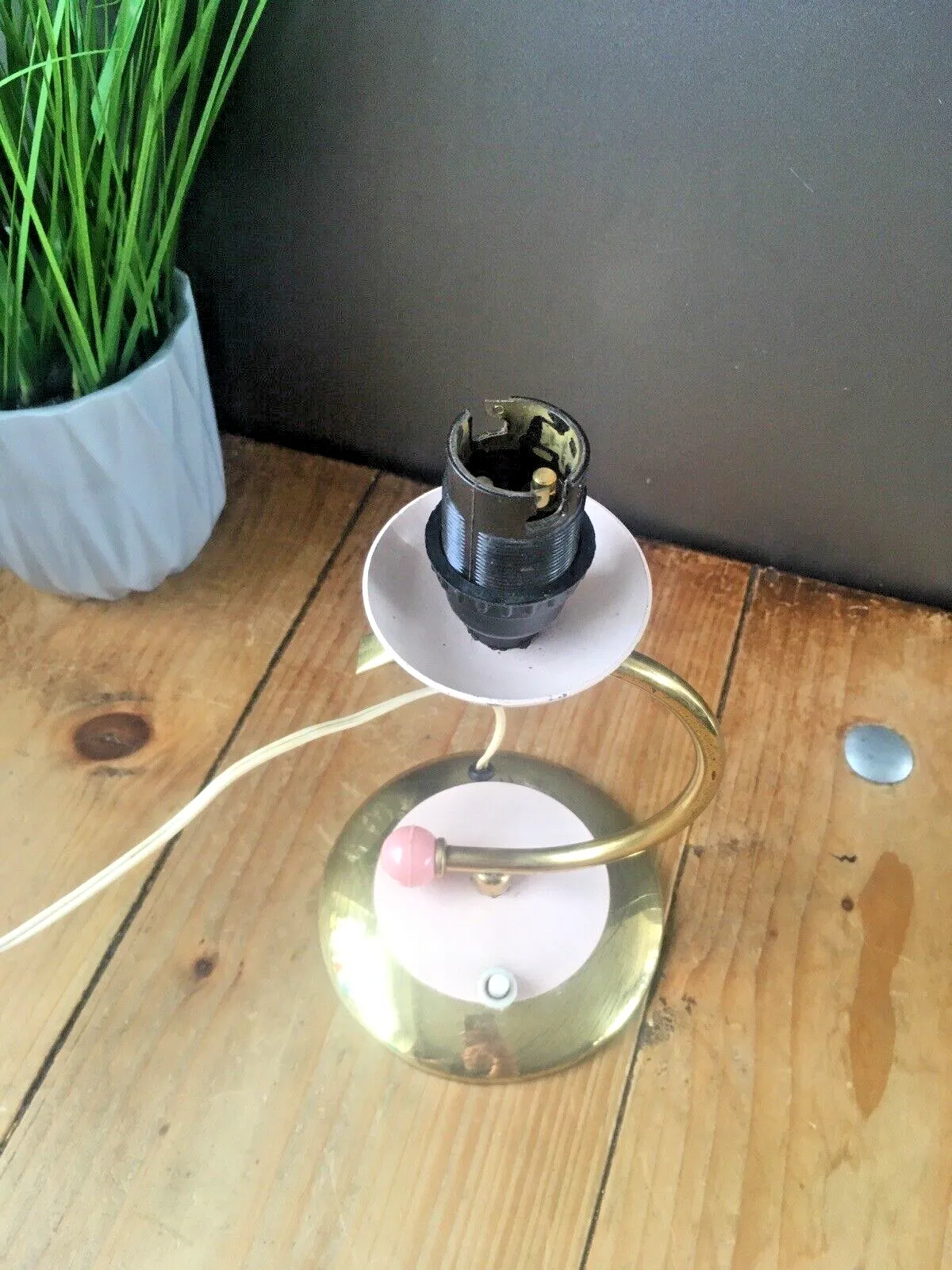 Pink Art Deco Hollywood Glam Brass Plated Push Switch Bedside Table / Desk Lamp photo vinterior