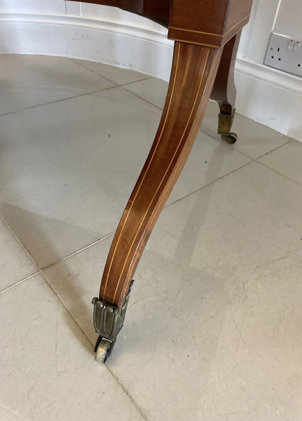 photo furniture Unusual Antique 19th Century Quality Mahogany And Satinwood Inlaid Freestanding Dining Table