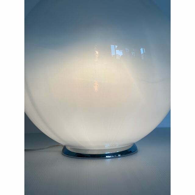 Contemporary Scenographic Murano Vanished White Murano Glass Table Lamp In 70's Style photo Lighting