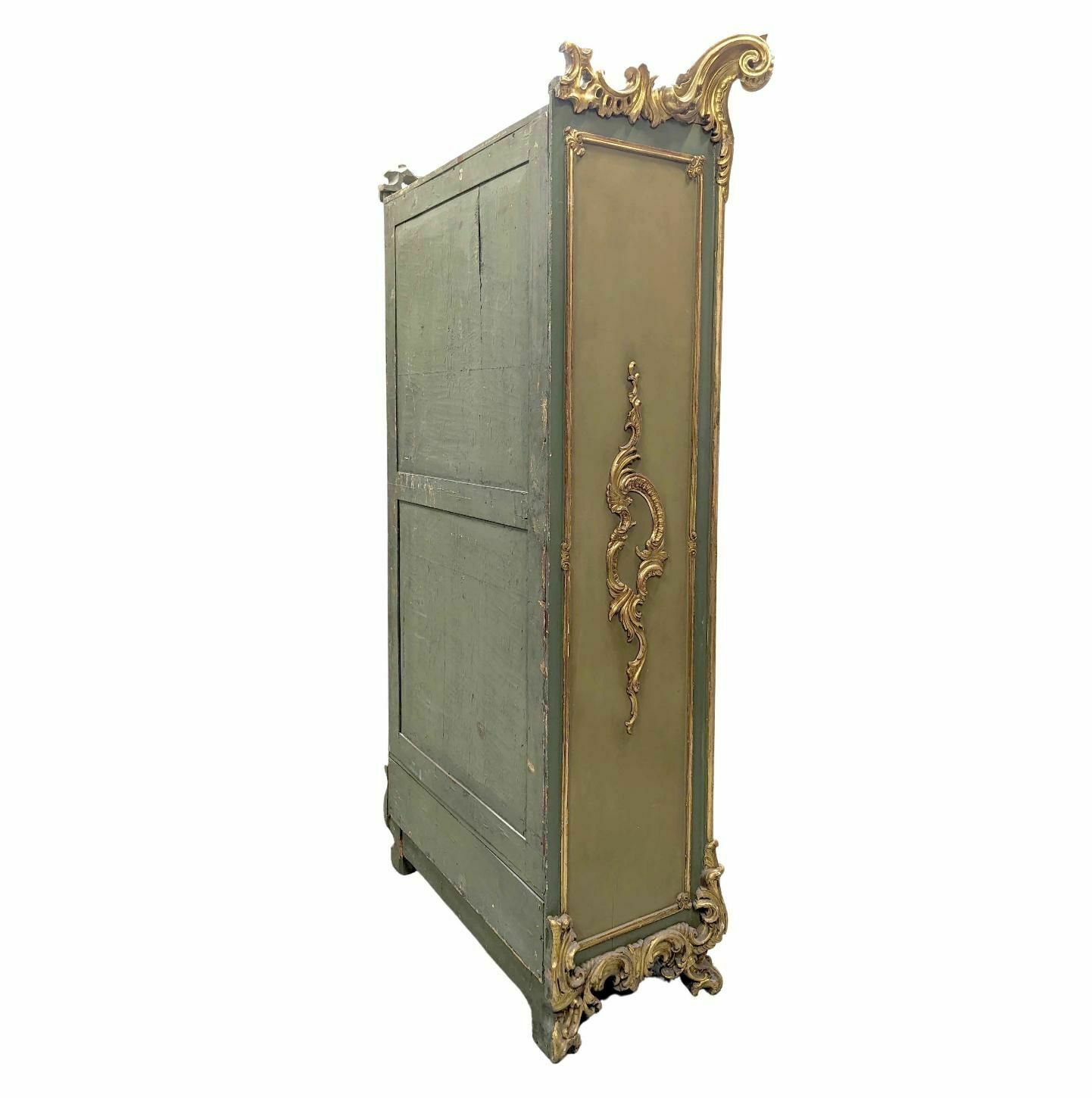 Pair Of Golden Lacquered Turin Cabinets 1820 photo vinterior