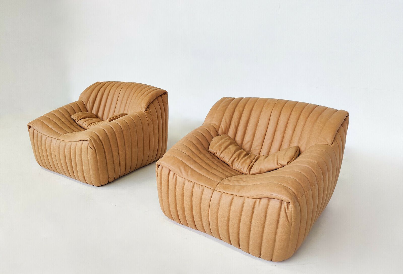 photo furniture Mid Century "Sandra" Seating Set By Annie Hieronimus For Ligne Roset
