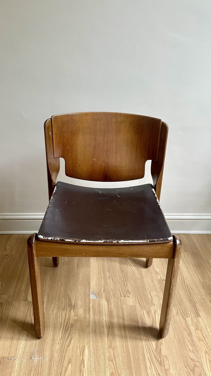 photo for sale 6 Vico Magistretti Chairs, Model 122, Cassina, Italy, 1960s