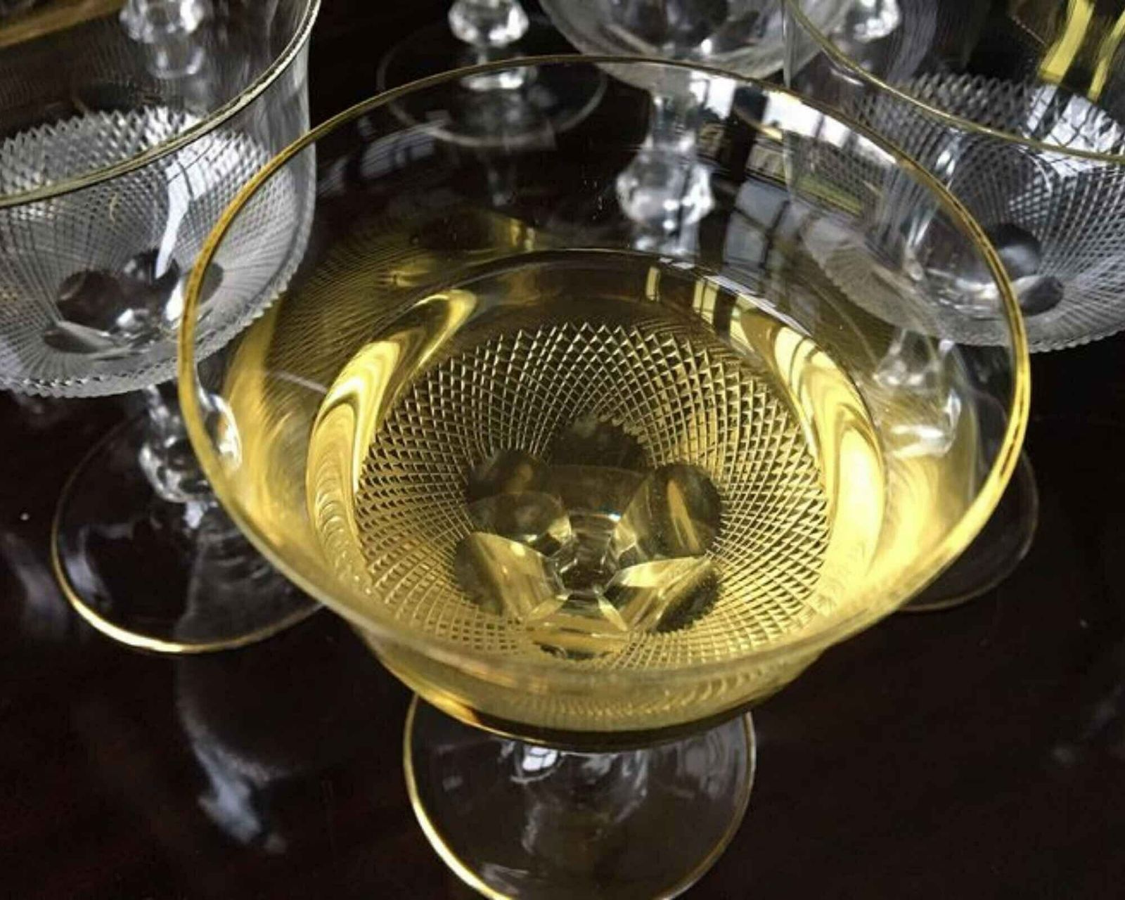 Moser Lloyd Wijnglazen | Kristal Geslepen | Wijngoblets | 6 Stuks | 24 Karaats Gouden Rand photo furniture