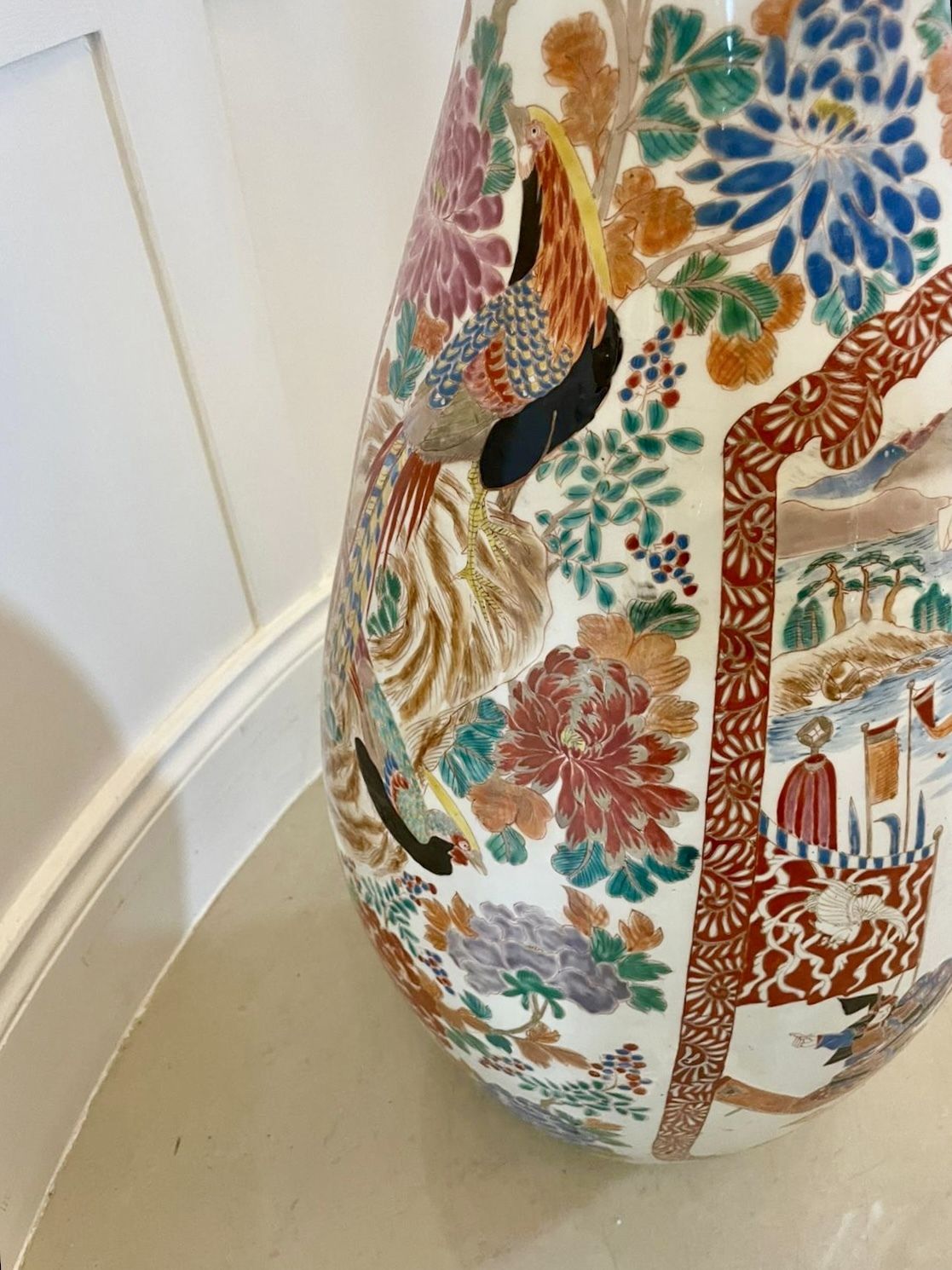 photo furniture Large Antique 19th Century Quality Japanese Imari Floor Standing Vase
