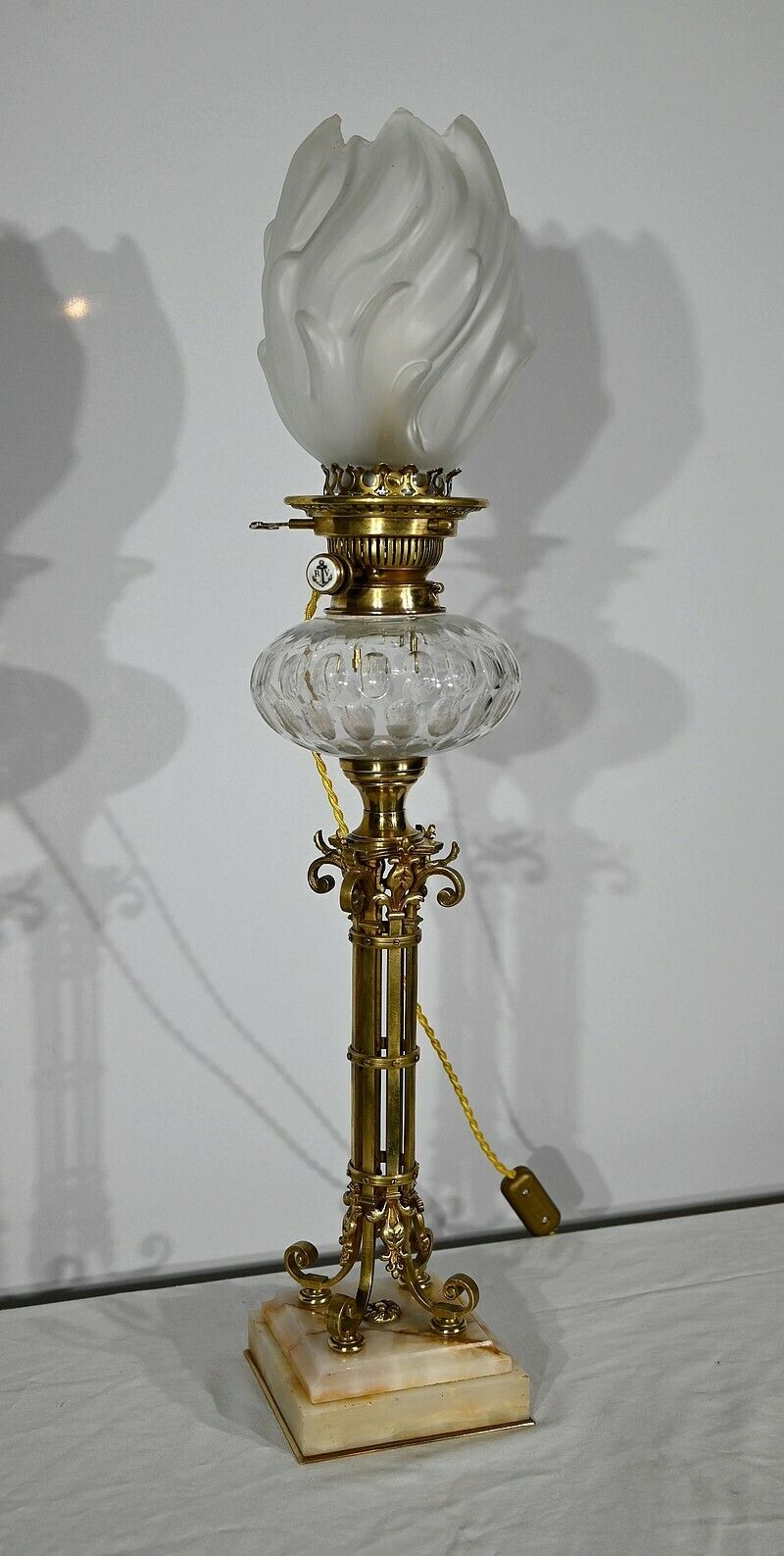 Important Electrified Oil Lamp In Brass And Onyx   Late 19th Century photo Lighting