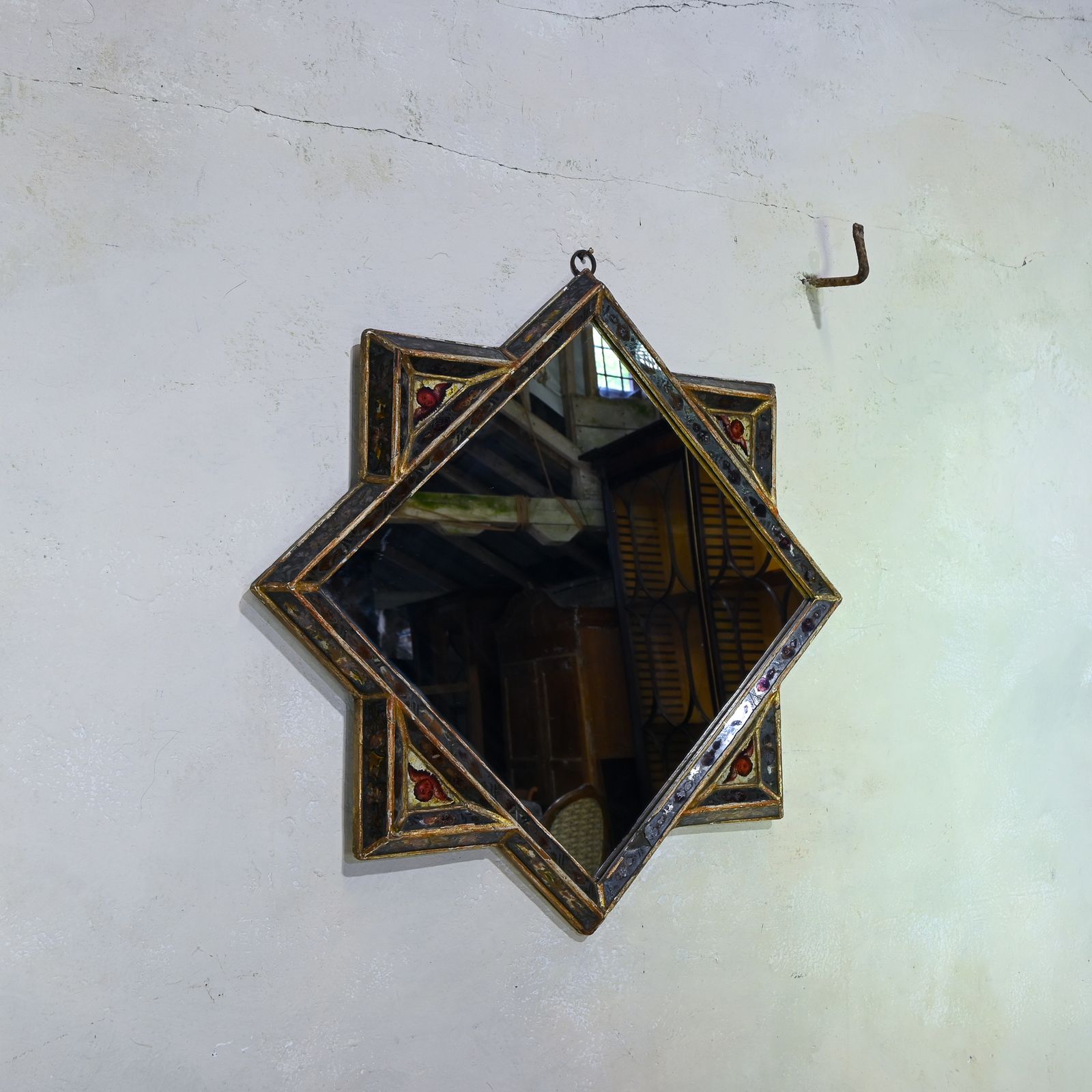 An Early 18th Century Giltwood And Verre églomisé Venetian Mirror