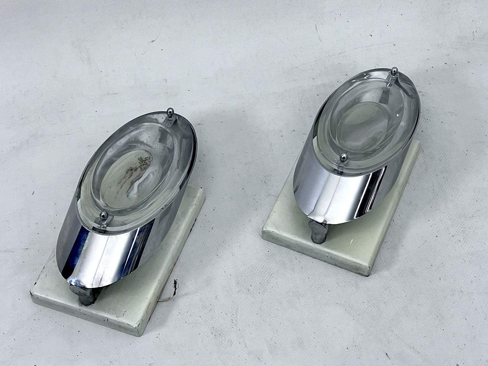 Oscar Torlasco, Postmodern Pair Of Italian Sconces In Chrome And Glass. 1970s photo for sale