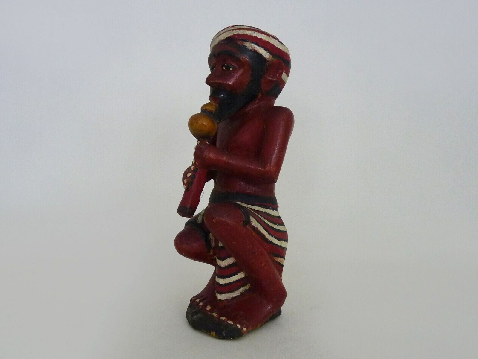 Statuette en bois polychrome « The Snake Driver », Inde photo for sale