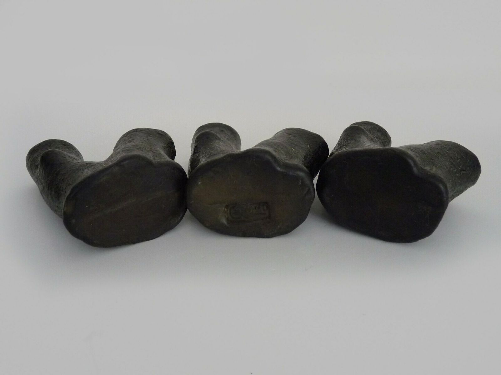 Trio de vases en céramique en forme de troncs d'arbres, signés et numérotés photo buy