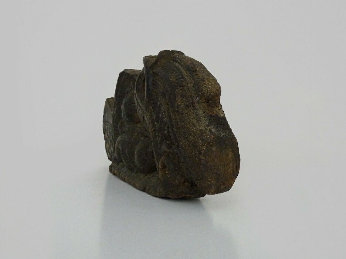 Bas-relief indonésien en bois sculpté, caméléon, XIXe siècle photo buy