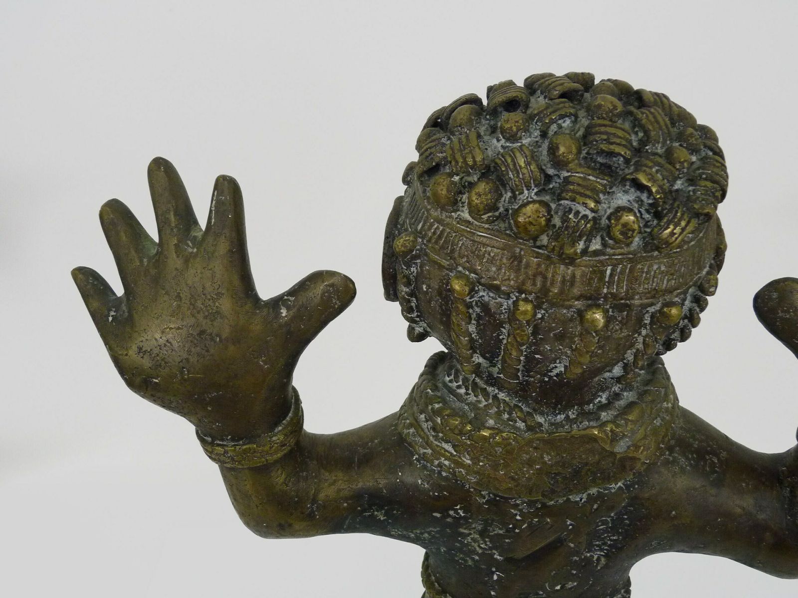 photo furniture Art africain. Importante sculpture en bronze Bamoun.