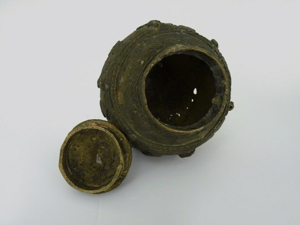 photo furniture Ointment Pot, Bronze Urn. Dogon Mali. Decor Bird, Lizard, Snake. African Art