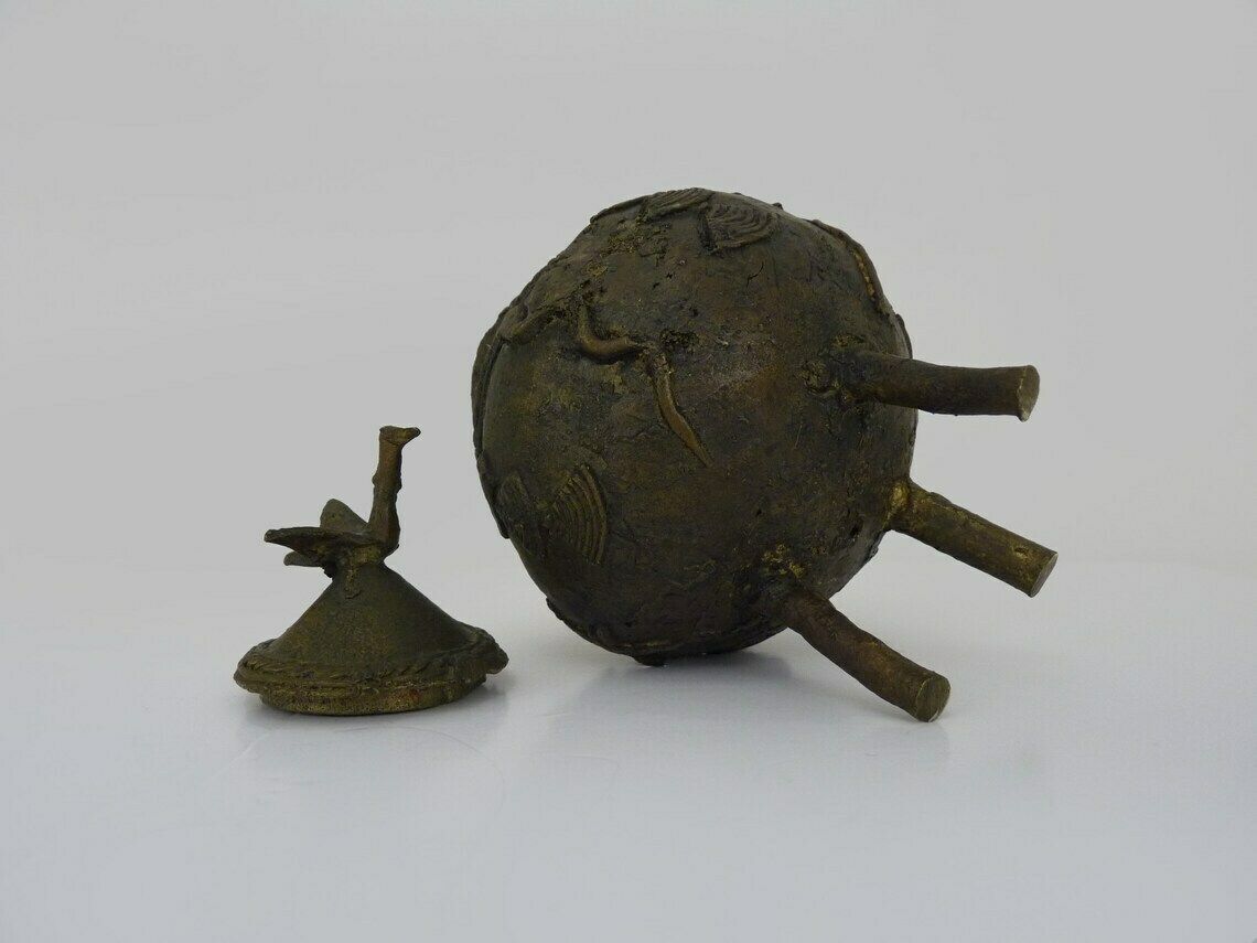 photo furniture Ointment Pot, Bronze Urn. Dogon Mali. Decor Bird, Lizard, Snake. African Art