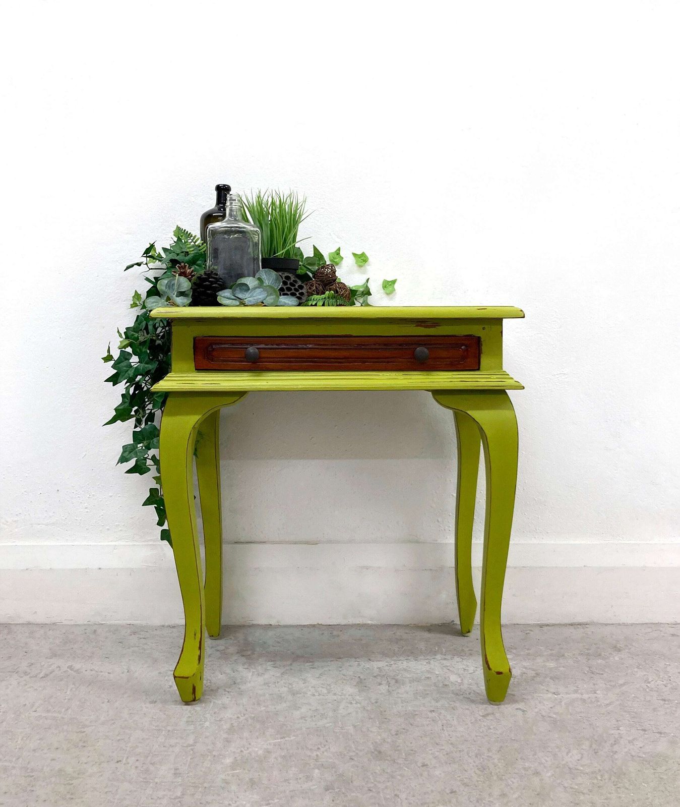 Console Table. Green Console. Hand Painted Cabriole Leg Console. Hallway Table. Bedside Table. Dressing Table. Solid Mahogany. photo furniture