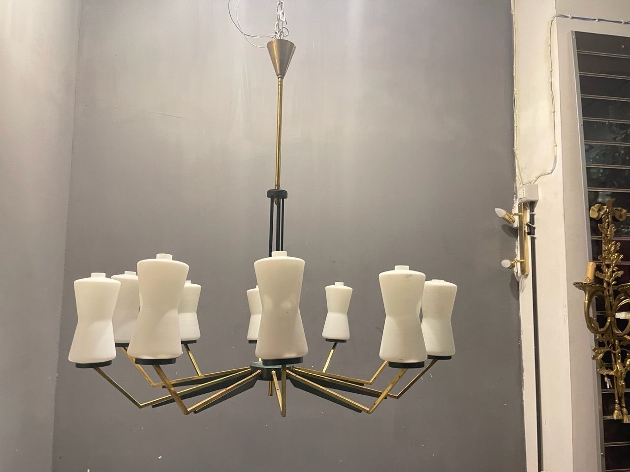 photo furniture Large Stilnovo Brass Opaline Glass Chandelier 10 Lights 1950’s